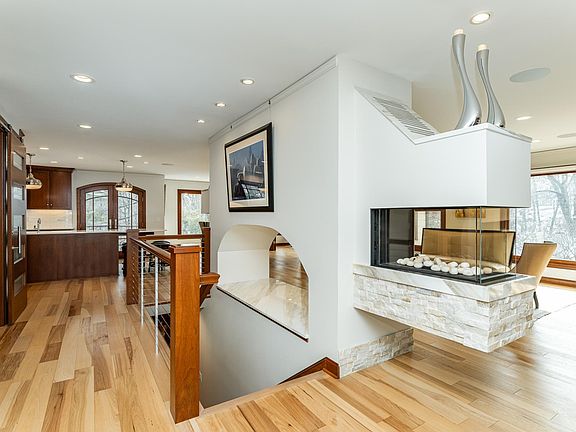 4th image of 900 12th Ave SW