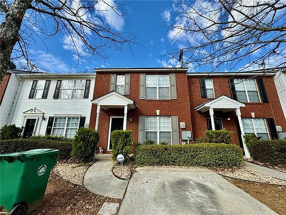 2nd image of 2285 Strathmoor Manor Dr