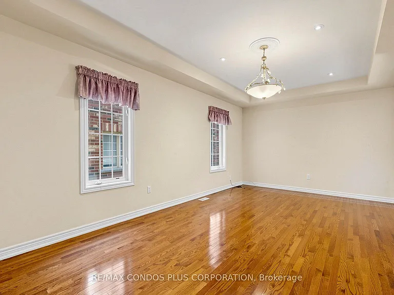139 Queen Filomena Ave — Photo 10