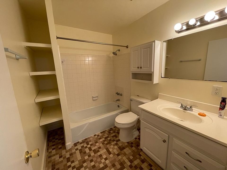 1st image of 508 NE 4th Ave #5