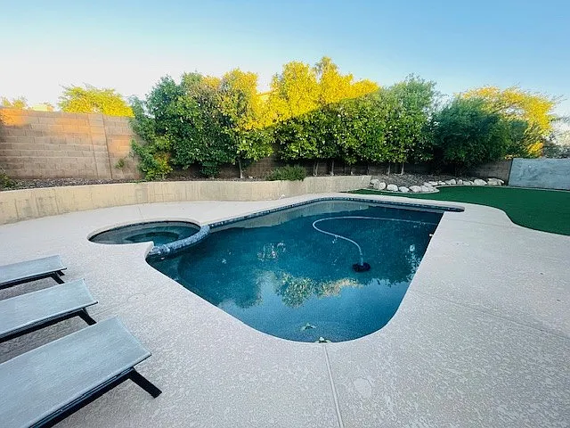 2612 E Verbena Dr — Photo 1