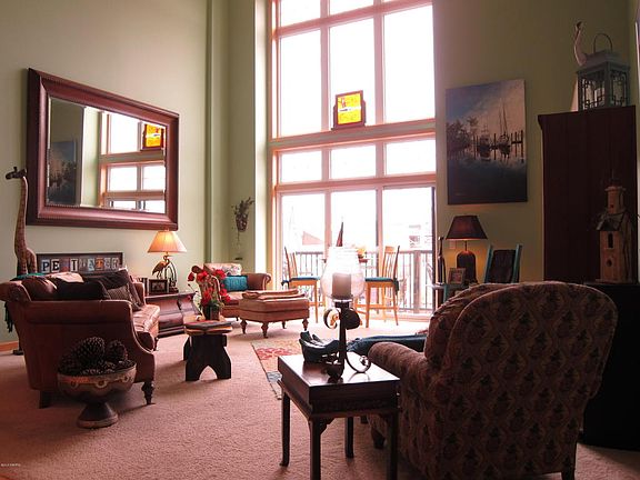 4th image of 42 W 2nd St #10