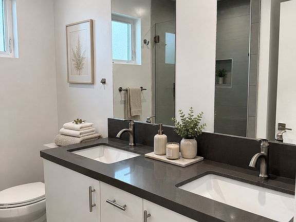 4th image of 4827.5 Cleon Ave #4827.5