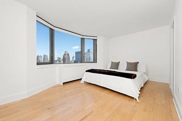 Rented by Douglas Elliman | media 19