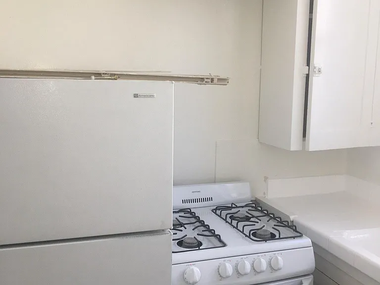 28 Gaviota Ave #28 — Photo 5