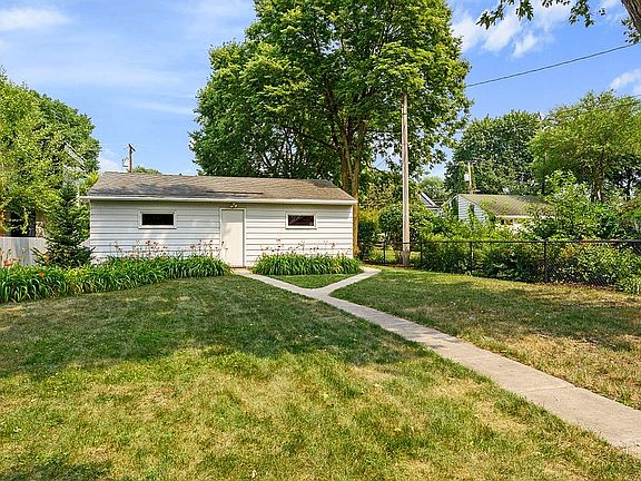 Between House and Garage 2