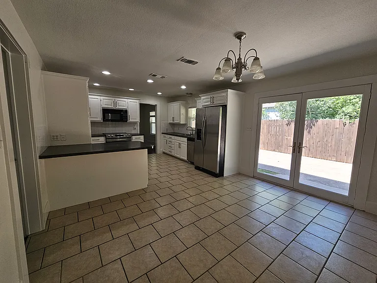 806 W Spring St — Photo 9