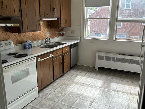 3rd image of 4 Pleasant St #2