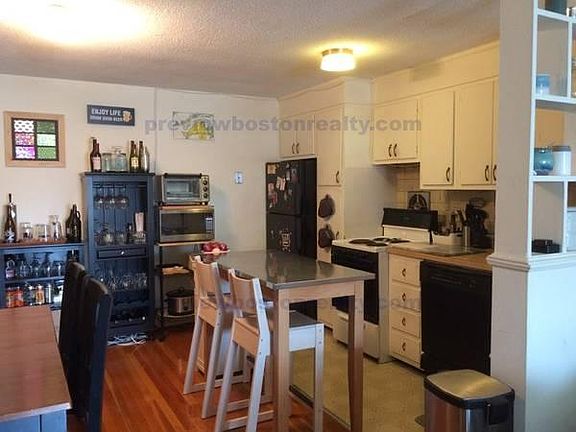 2nd image of 50 Green St #L303