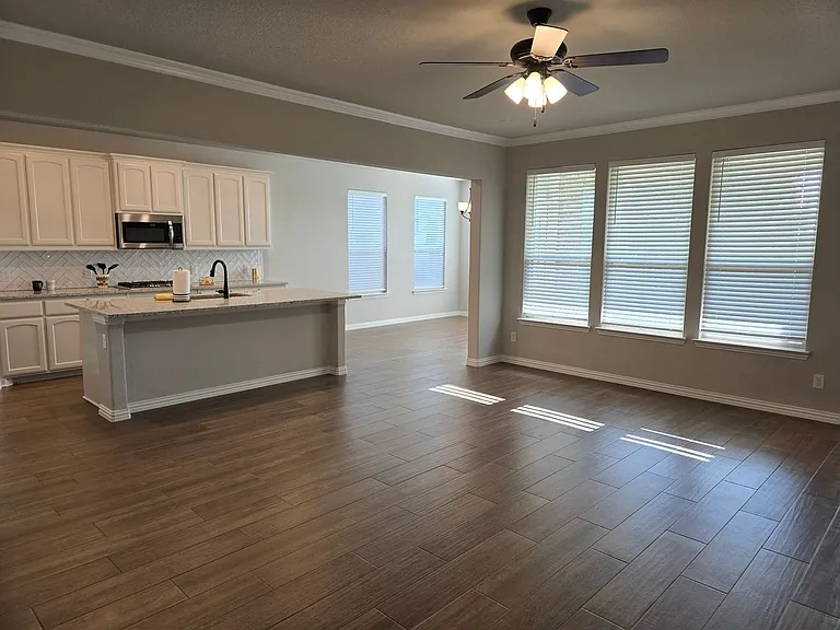 7608 Rothbury Dr — Photo 8