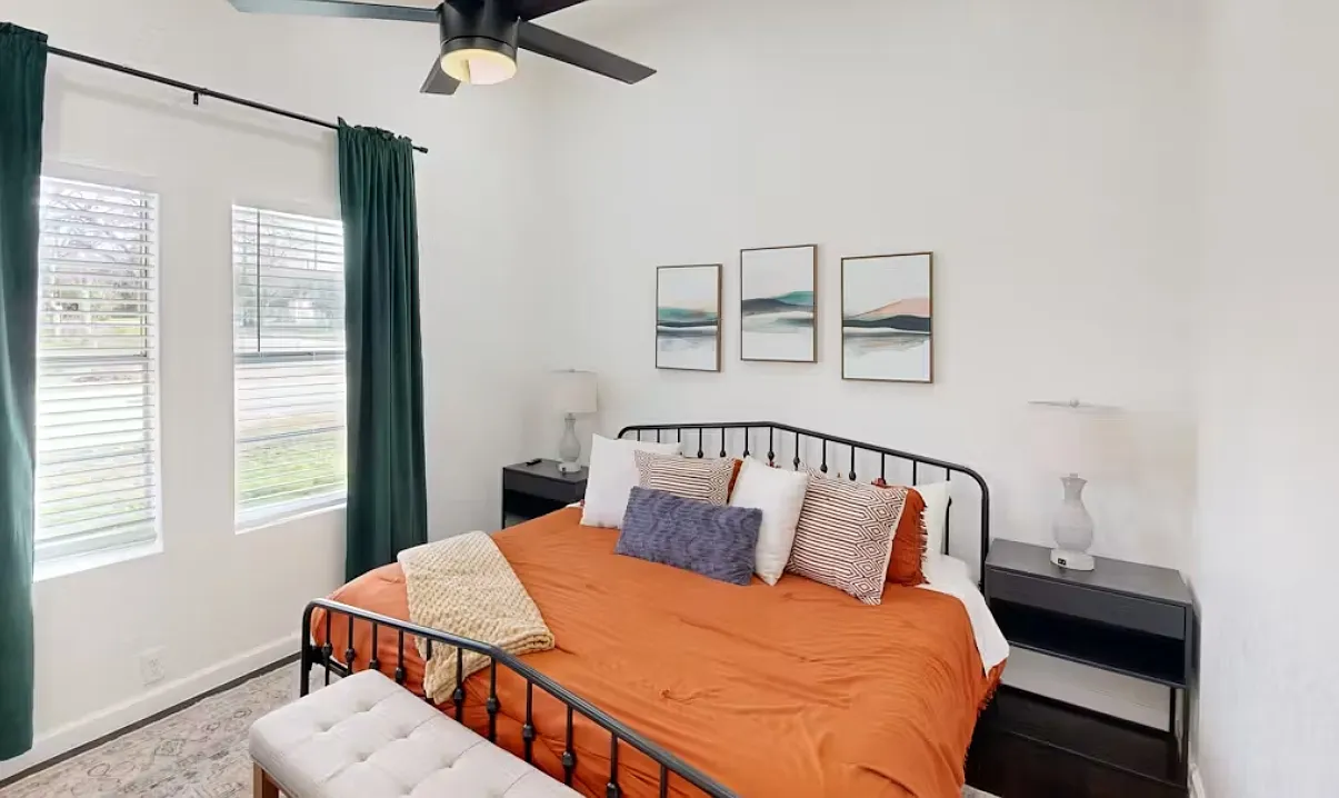 2 bed, 850 sqft, $1,900 — Photo 2