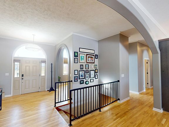 5th image of 6036 Broadway Ave