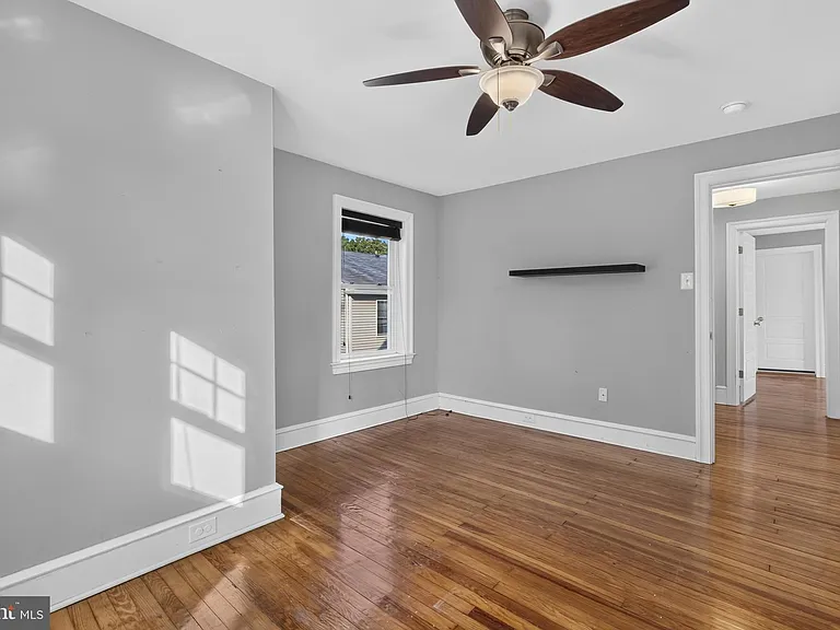 21 E Redman Ave — Photo 52