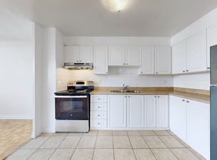 12 Goldfinch Court - Sandringham House, Toronto, ON M2R 2C4
