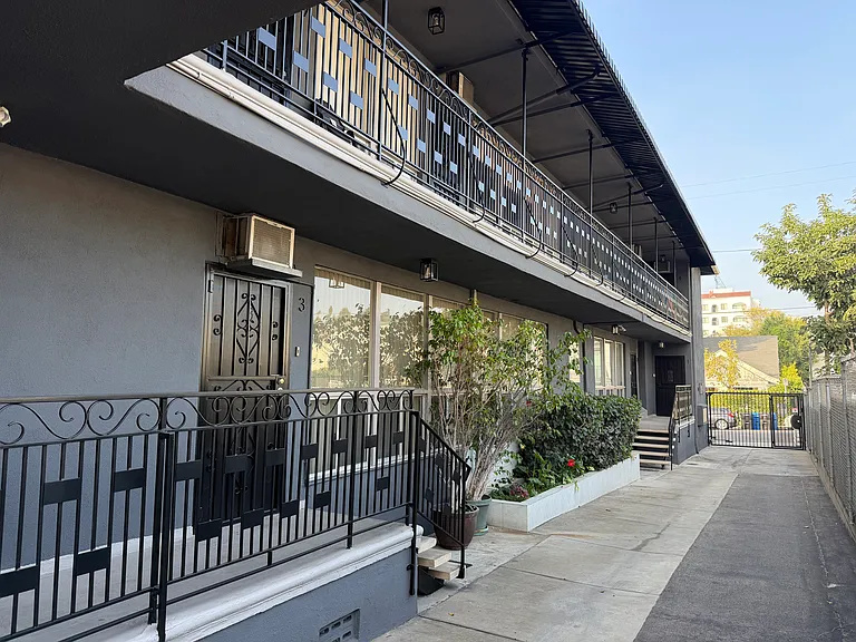 1926 N Vista Del Mar Ave #1 — Photo 22