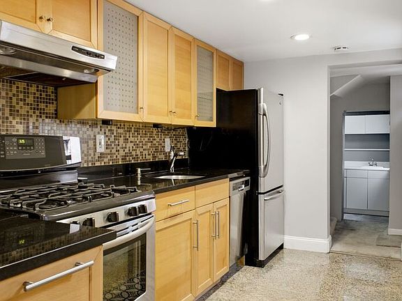4th image of 420A S Regester St