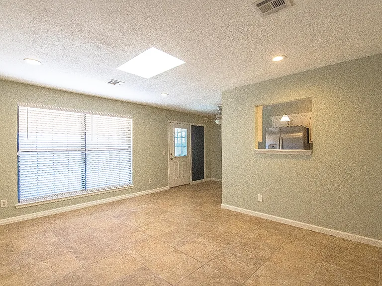 12500 SW 4th St — Photo 3