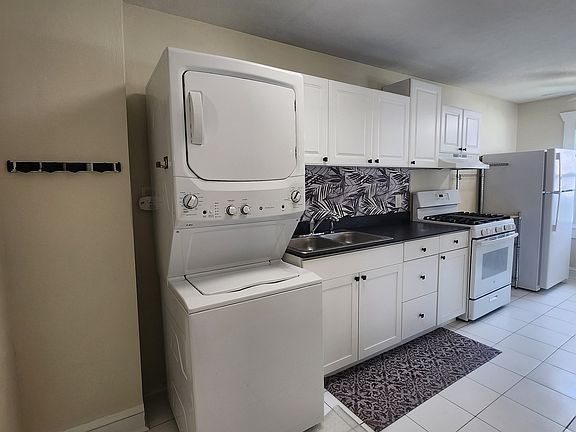 2nd image of 9458 Hickory St #B