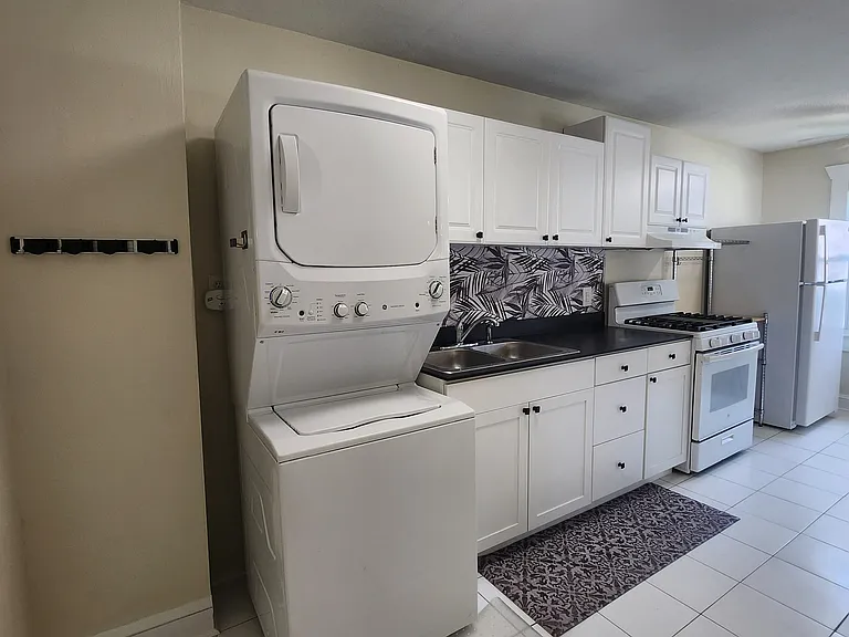 9458 Hickory St #B — Photo 2