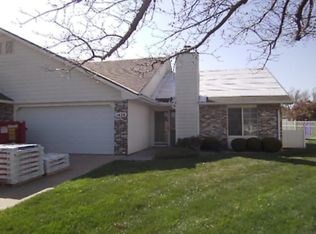 1420 Wood Bridge Ct, Hutchinson, KS 67502