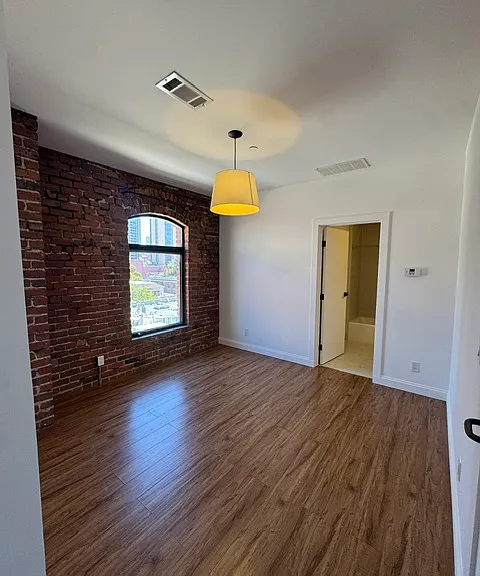 920 Montgomery St #311 — Photo 1