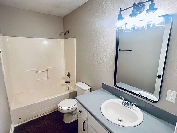 4th image of 519 S 11th St APT 10