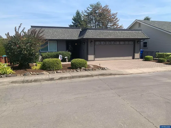 1822 Woodstock Cir NW, Salem, OR 97304