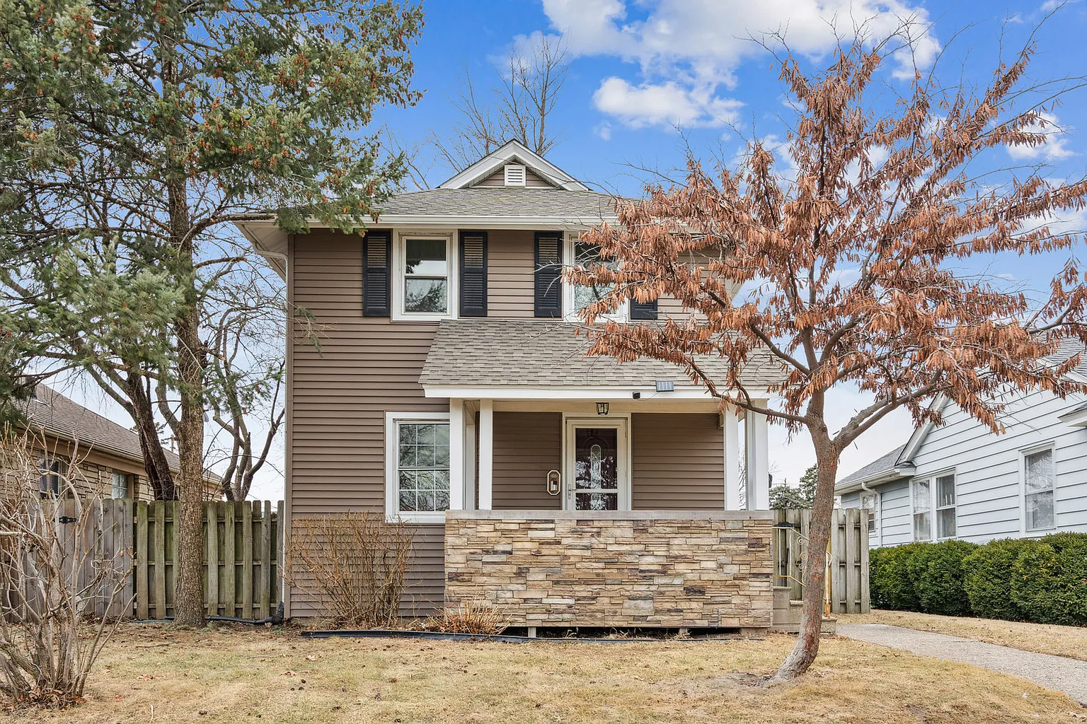 1542 43rd St photo 1