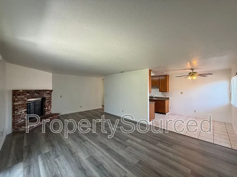 1462 Snyder St — Photo 6