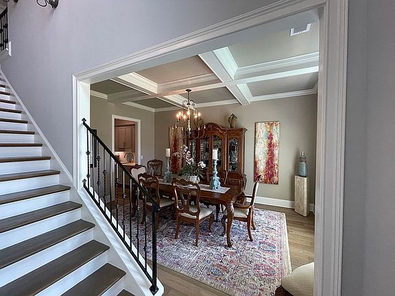 4th image of 10128 Cliveden Cir S