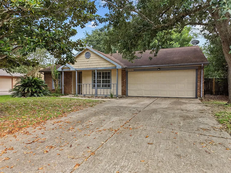 2819 Sugar Wood Dr — Photo 3