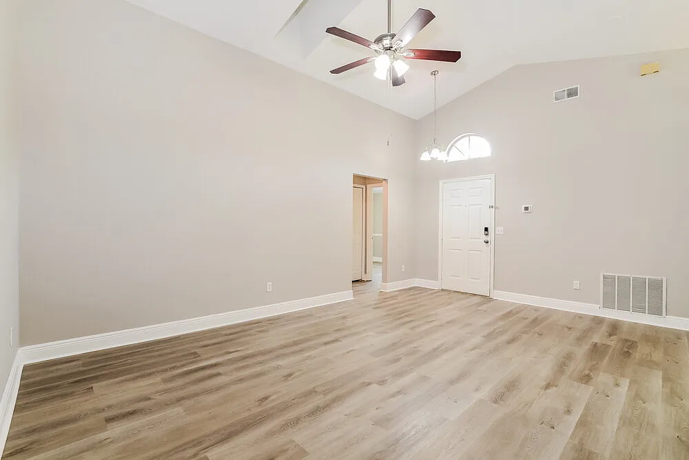3 bed, 2.0 bath, 1500 sqft, $2,405 — Photo 4