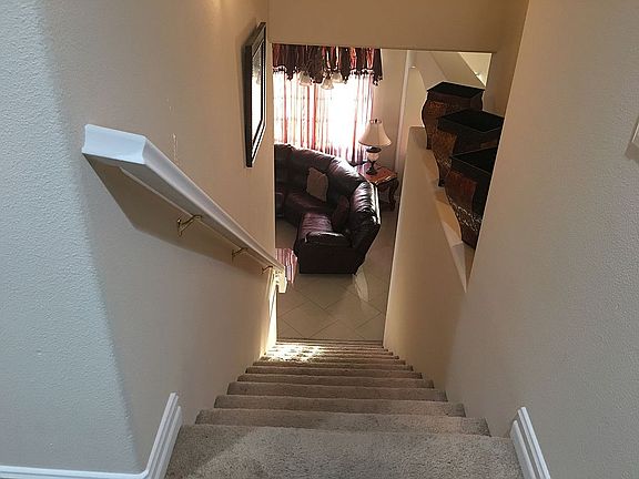 3rd image of 11822 Amanda Ln