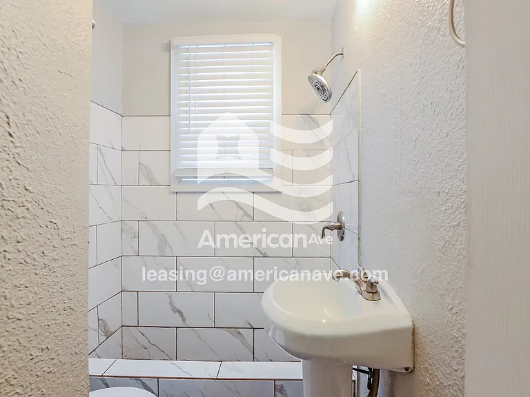 570942_013_bathroom_12723471.jpg