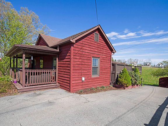 3rd image of 707 Forest Ave
