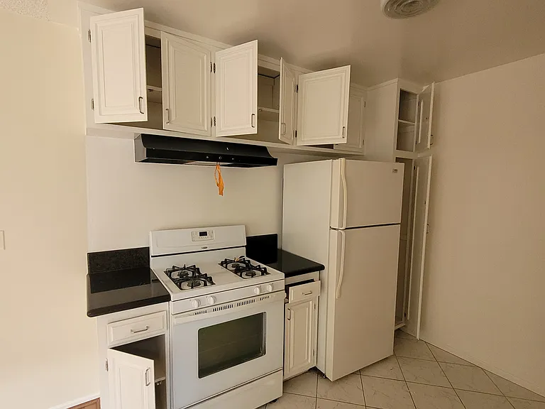 Amherst Apartments — Photo 10