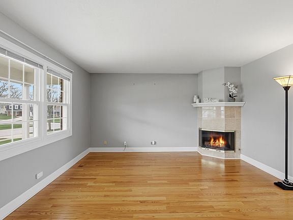5th image of 225 Wilmslow Ln