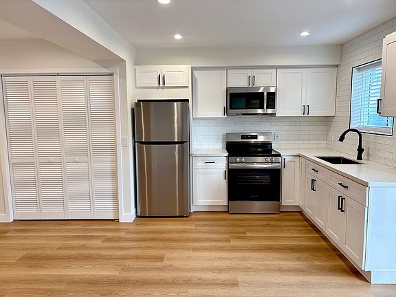 3rd image of 391 Molino Ave #9