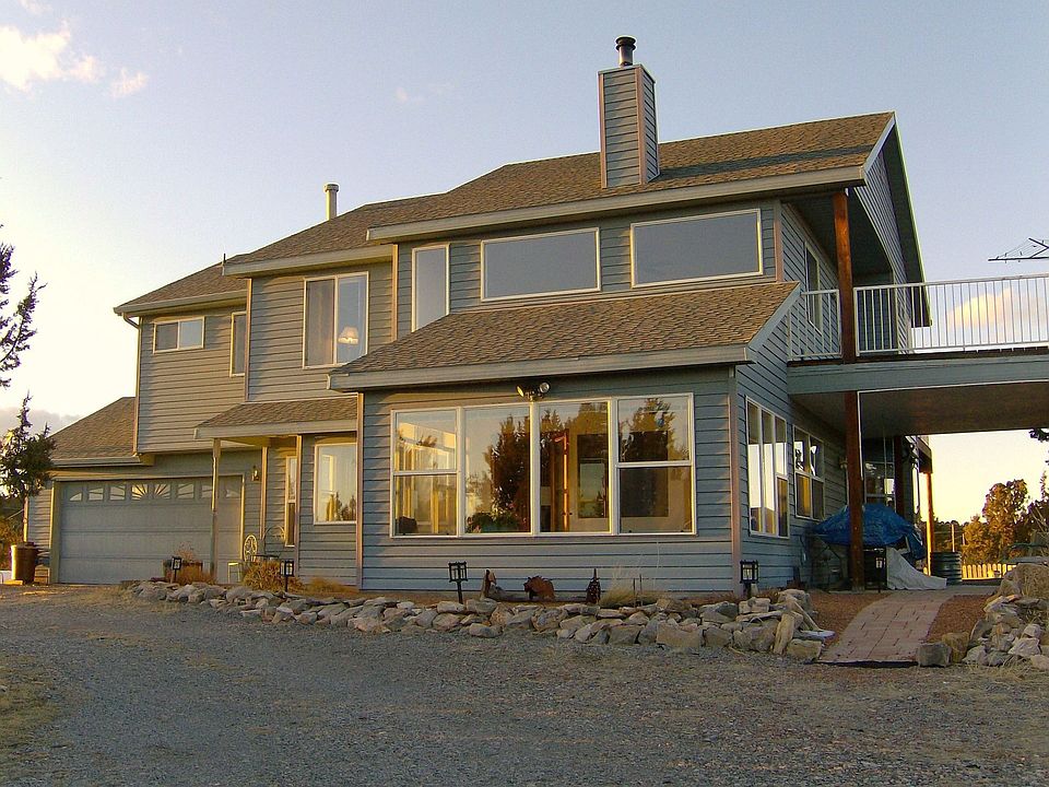 Glorious Mountain Home Faces South to Maximize Solar Gain