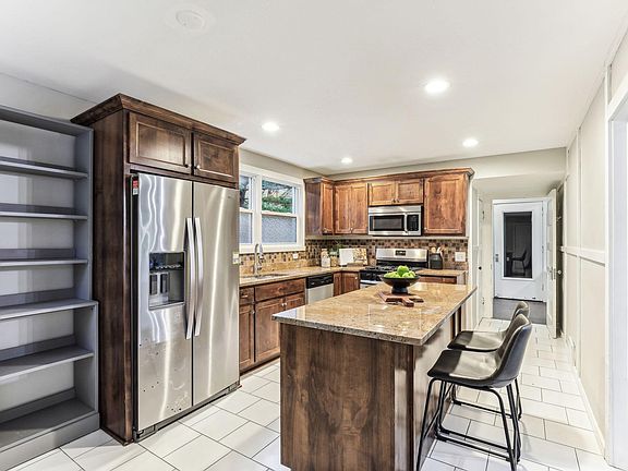 2nd image of 1060 Lafond Ave