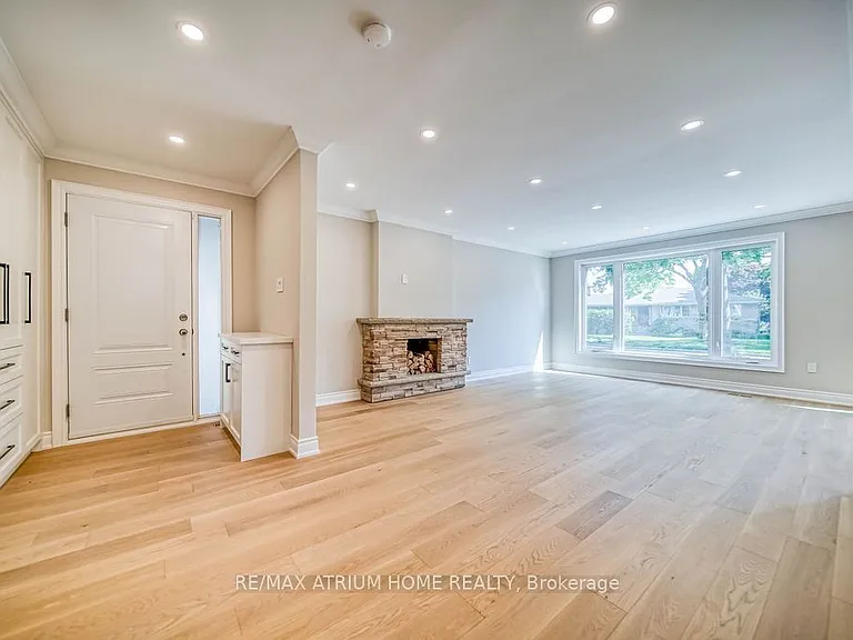 4 Palomino Cres — Photo 3