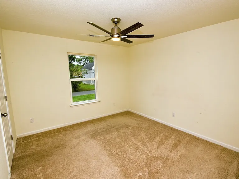 4115 Franklin St — Photo 32