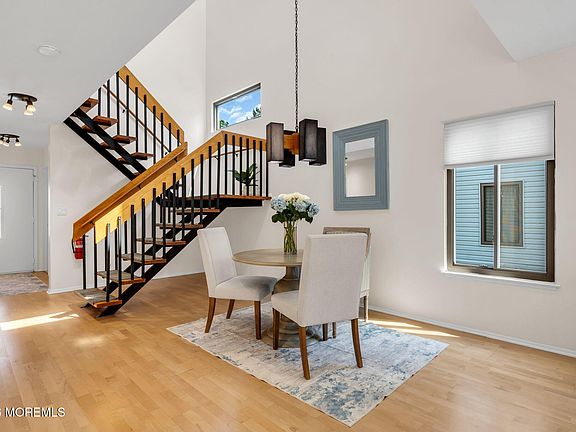 3rd image of 6 Beverly Court