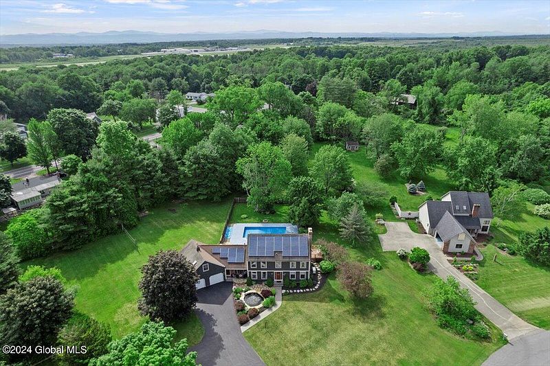 4th image of 16 Cobblestone Drive