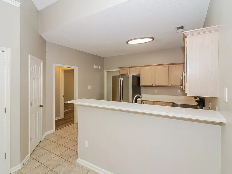 600 Ashley Glen Cir W — Photo 9
