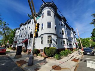 132.5 Oxford St #2, Cambridge, MA 02138