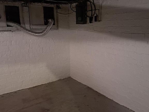 5th image of 452 Wyandotte Ave #454