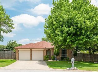1001 Silver Spruce Dr, Arlington, TX 76001