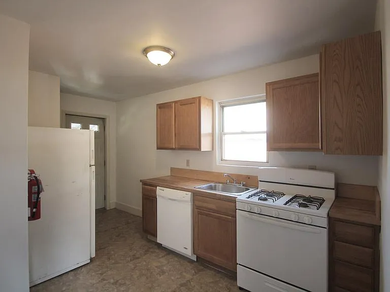 415 Franklin Ave #2 — Photo 2