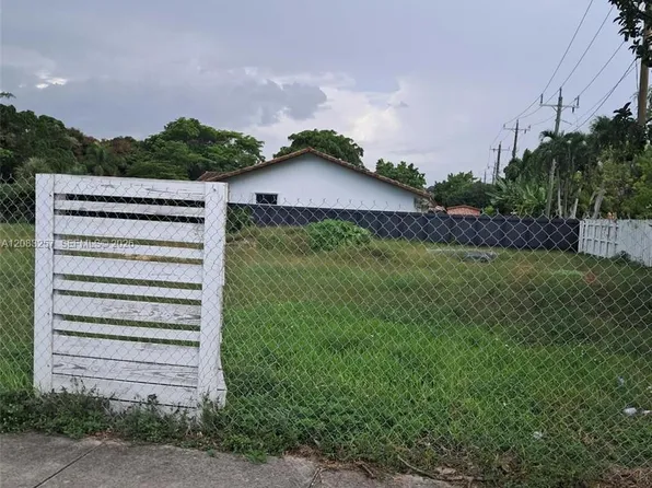 9801 SW 56th St, Miami, FL 33165